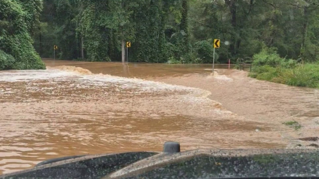 Flash flooding causes damage near downtown Villa Rica