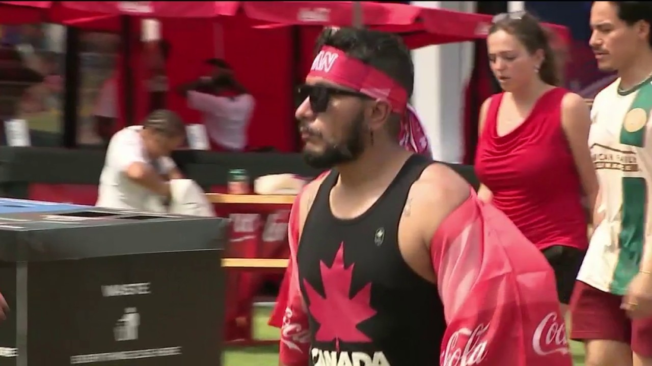 Atlanta fan festival draws thousands to park   