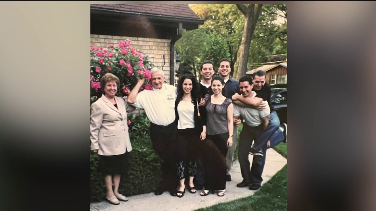 Billy Goat Tavern owner Sam Sianis remembered as Chicago honors a food legend