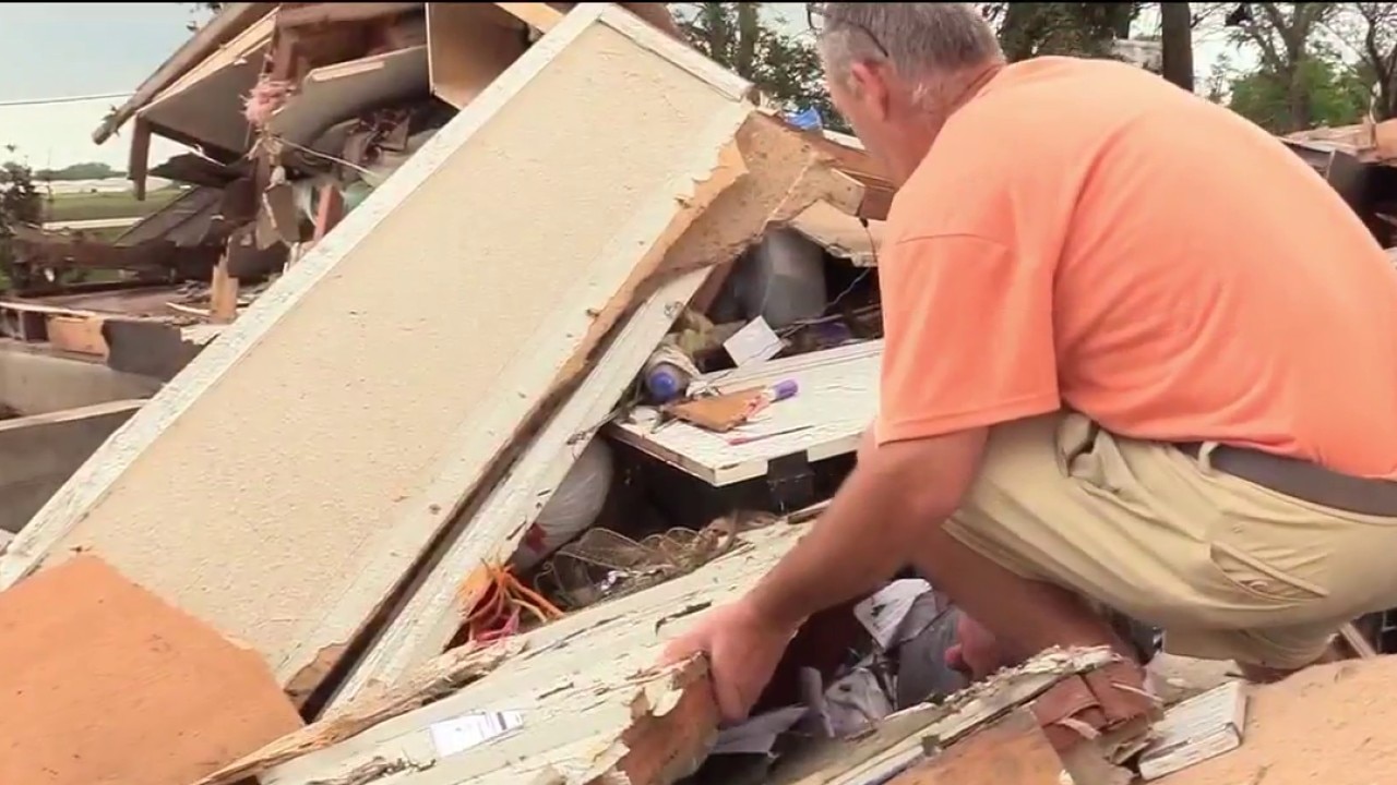 Photographer helps rescue trapped homeowner after possible tornado in LaSalle County