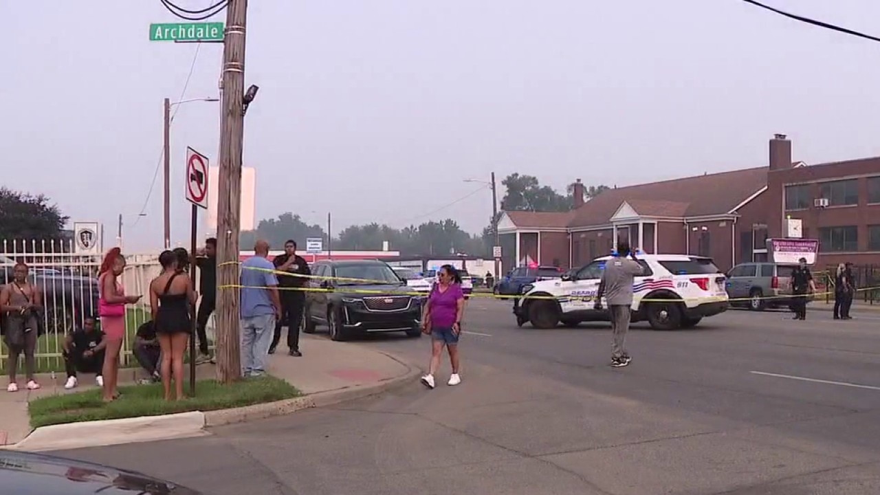 5 shot during fight outside of funeral in Detroit