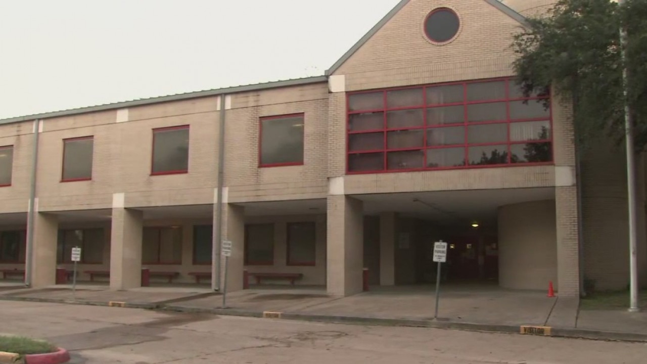 3 Houston ISD campuses close due to COVID-19 cases