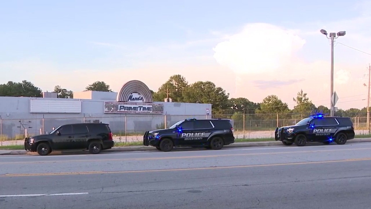 Police search closed down nightclub for suspects
