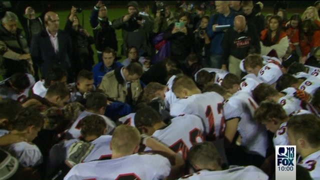Praying Bremerton coach put on paid leave