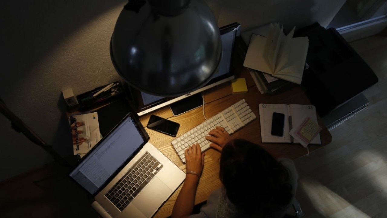 New study links working from home to isolation and mental distress | ChicagoLIVE
