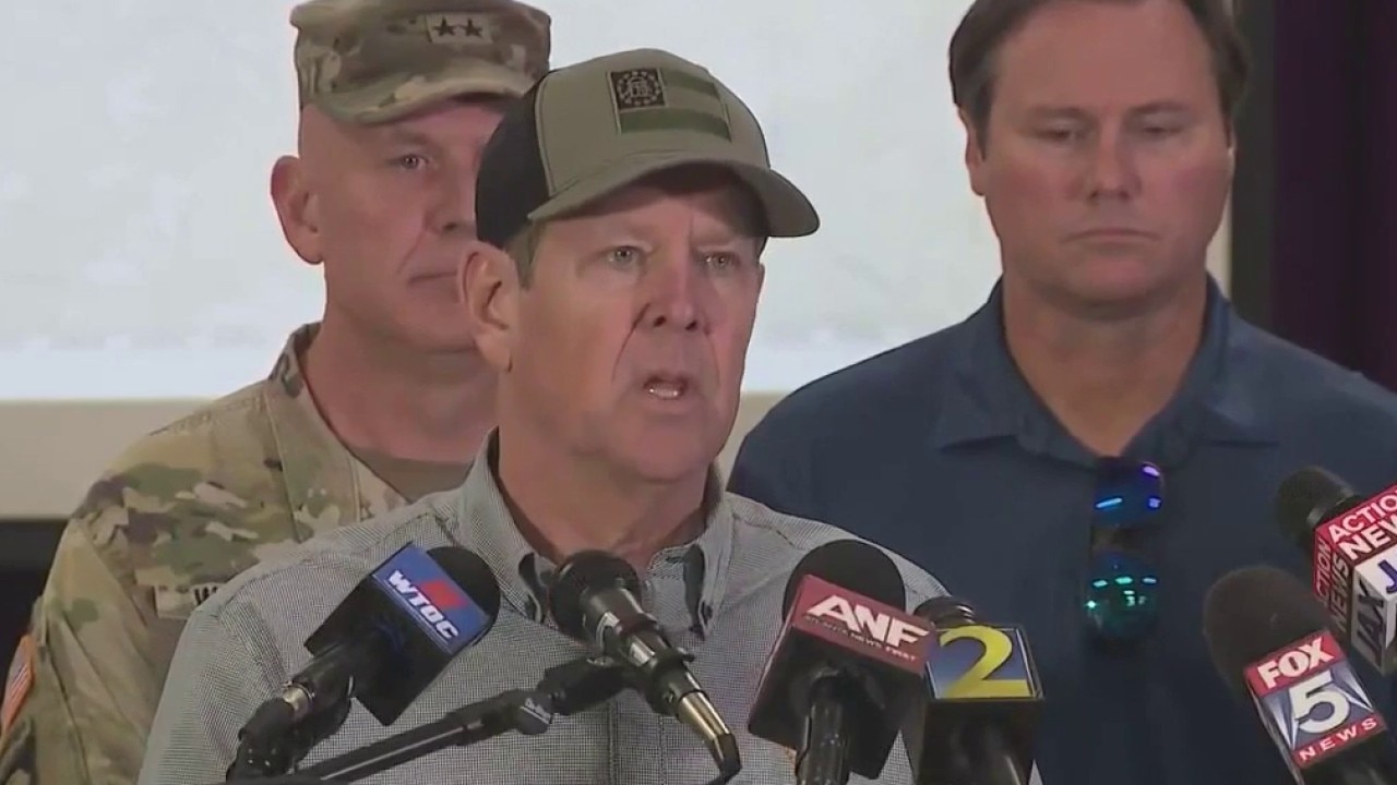 Governor Kemp surveys Pineland fire 