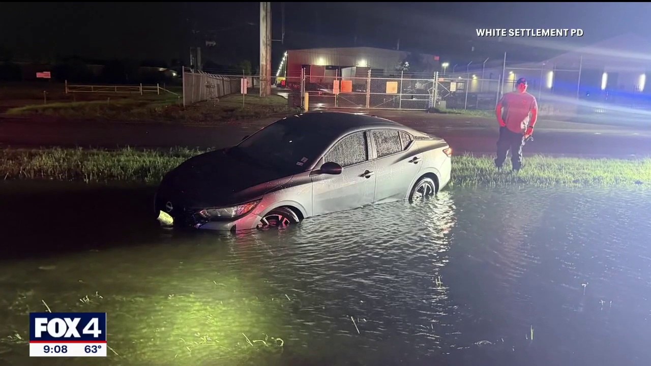 White Settlement Police save mother, children from flood