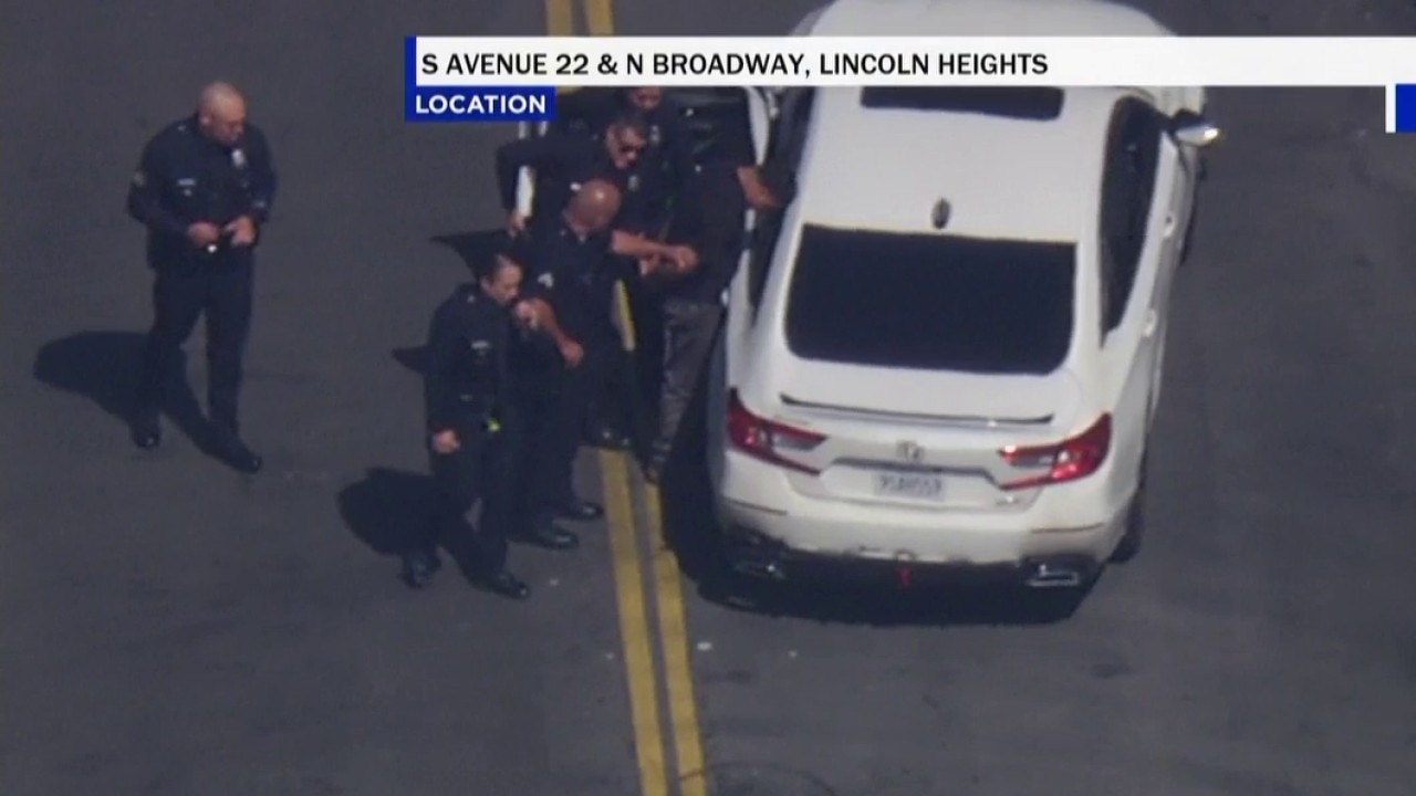 القبض على المشتبه به في انتهاك أمر تقييدي في مرتفعات لينكولن بعد اتباع شرطة لوس أنجلوس