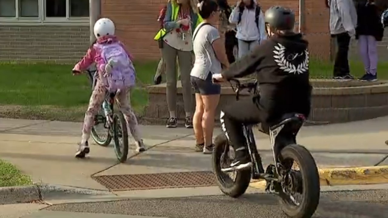 Bike, walk and roll to school day in Minnesota