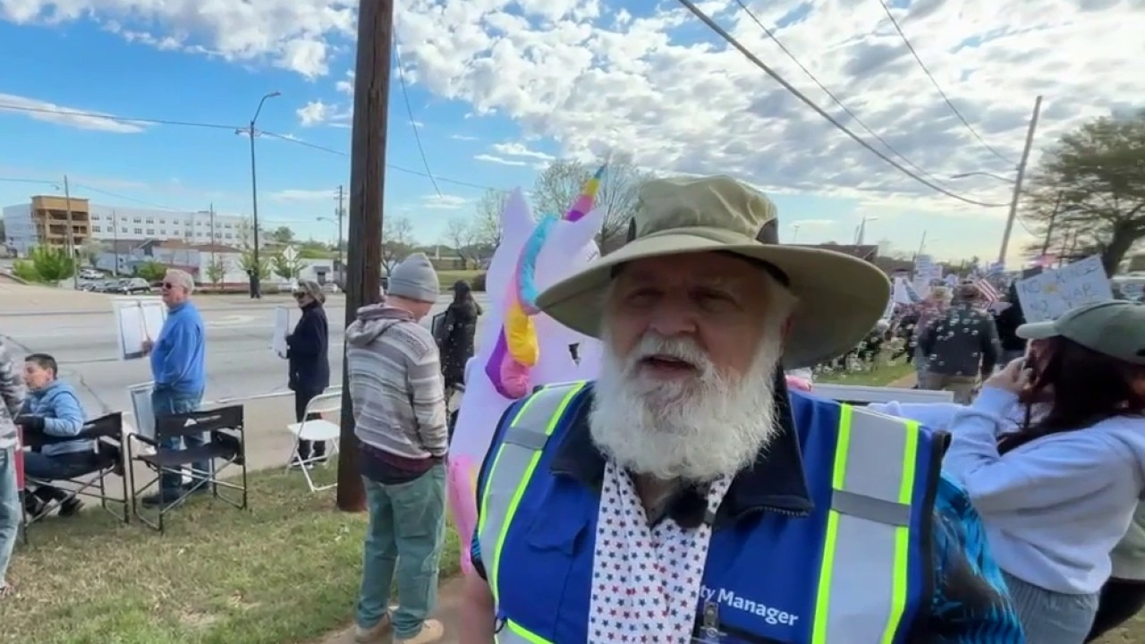 Griffin 'No King's rally grows on E. Taylor Street