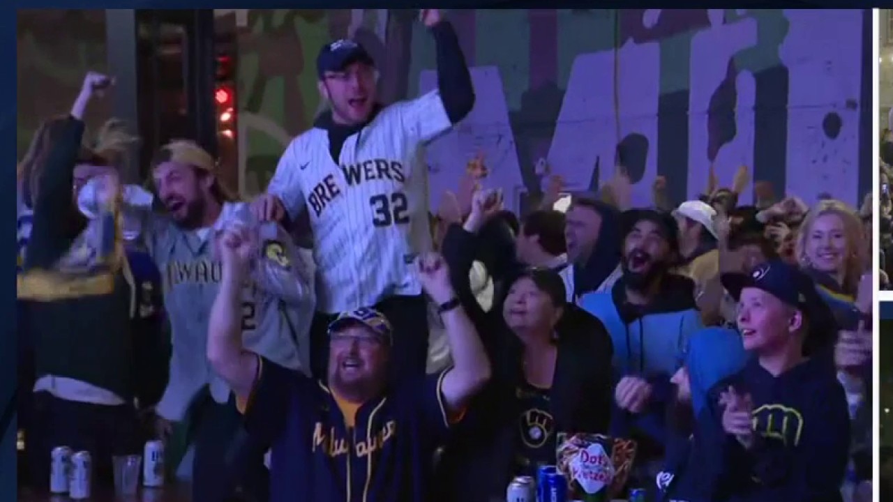 Fans cheer after the Brewers score two runs in the 1st inning