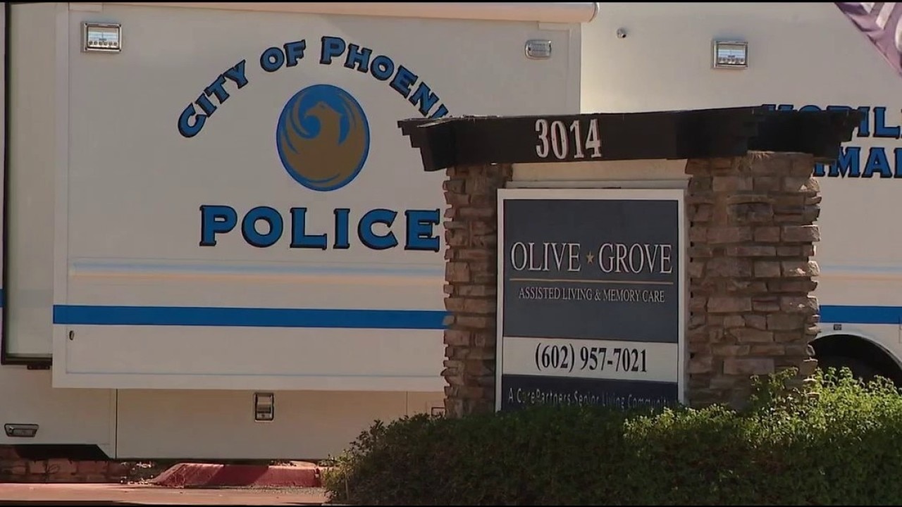 Phoenix assisted living assault hospitalizes 1