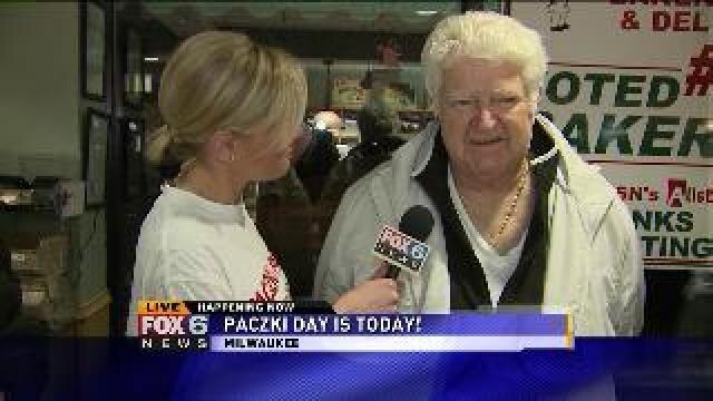 Laura talks with Paczki Day fans