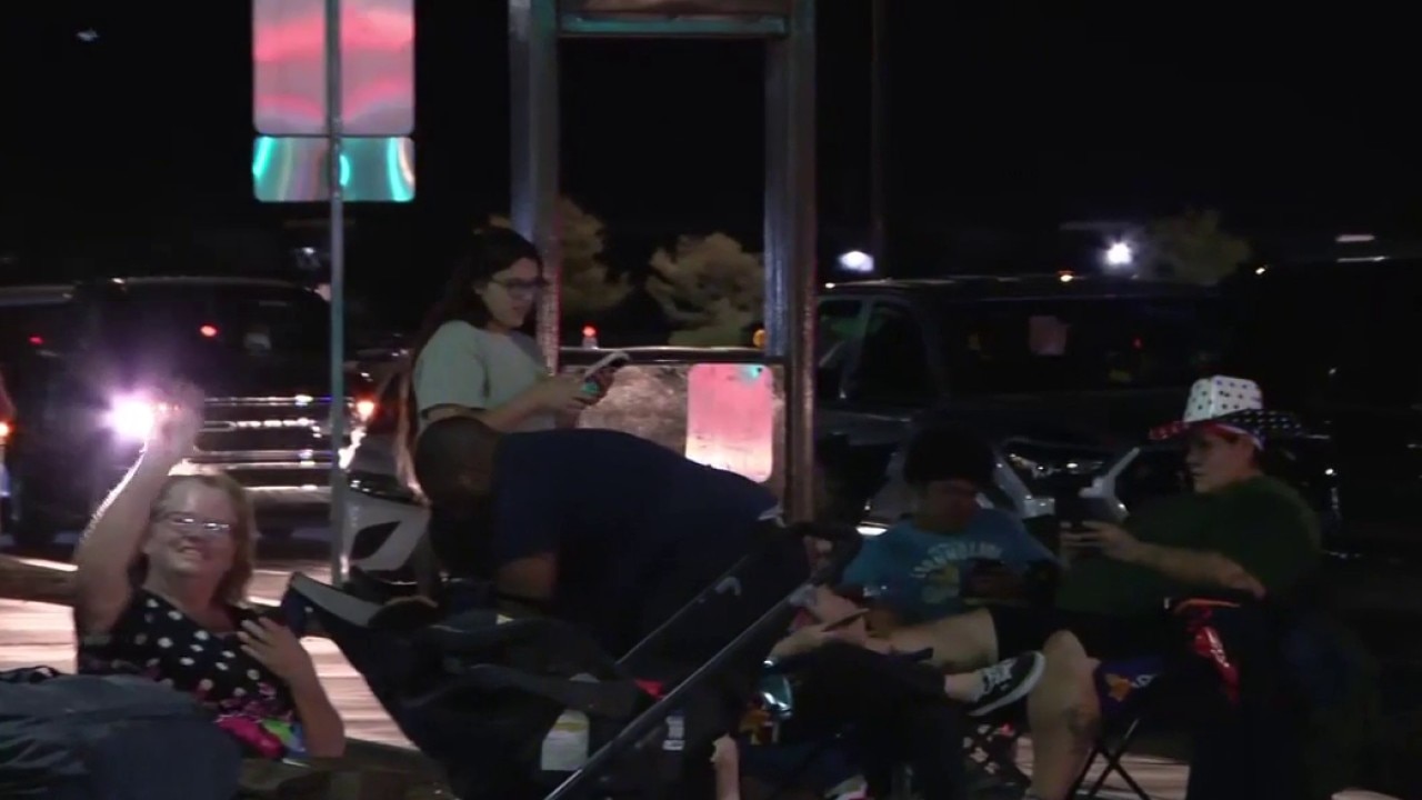 Fans out in full force for Buc-ee's grand opening in Goodyear