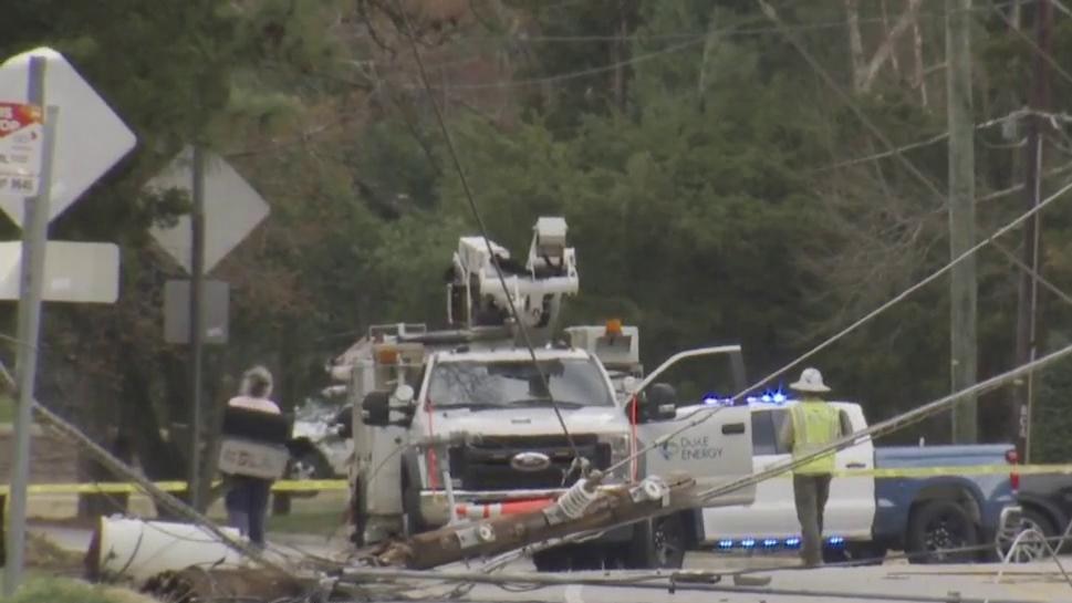 Truck crashes into utility pole, knocks out power for hundreds in Raleigh neighborhood