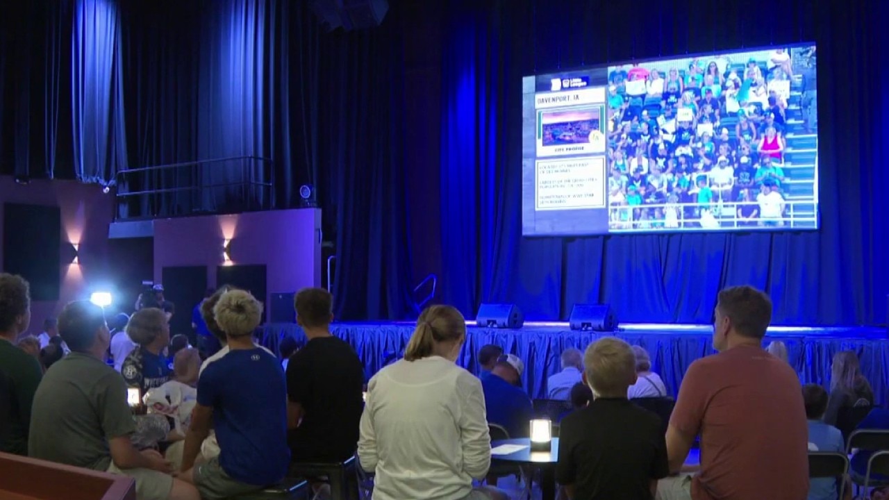 Whitefish Bay Little League watch party fills The Argo