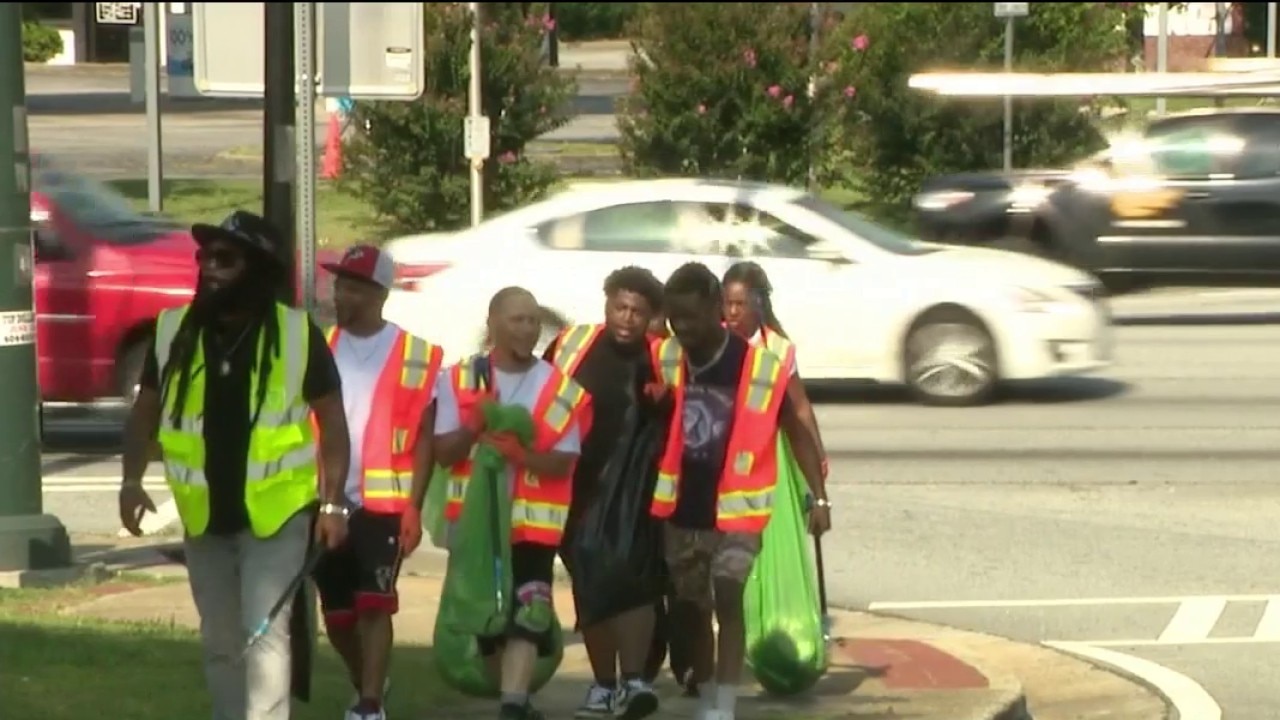 South Fulton volunteers clean Old National Highway