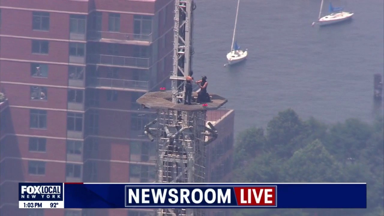 People climb Empire State Building spire with flag: What happened?