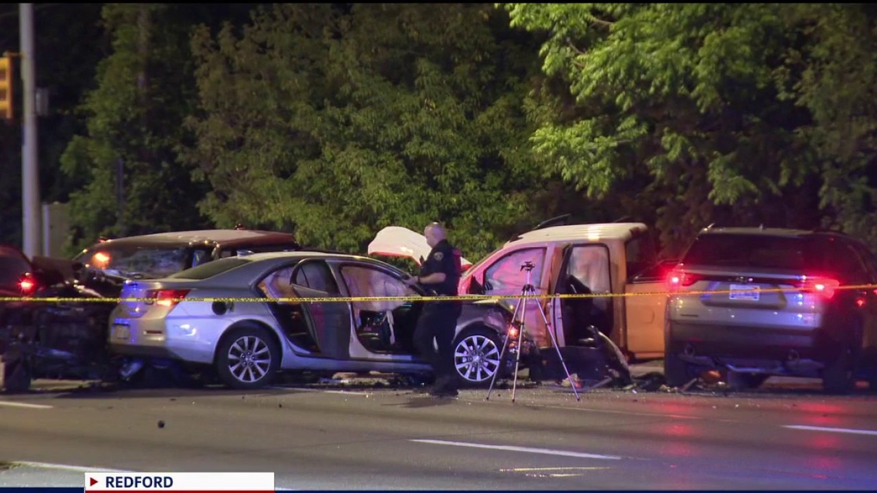 Speeding wrong-way driver dies after crashing into 7 vehicles on Telegraph