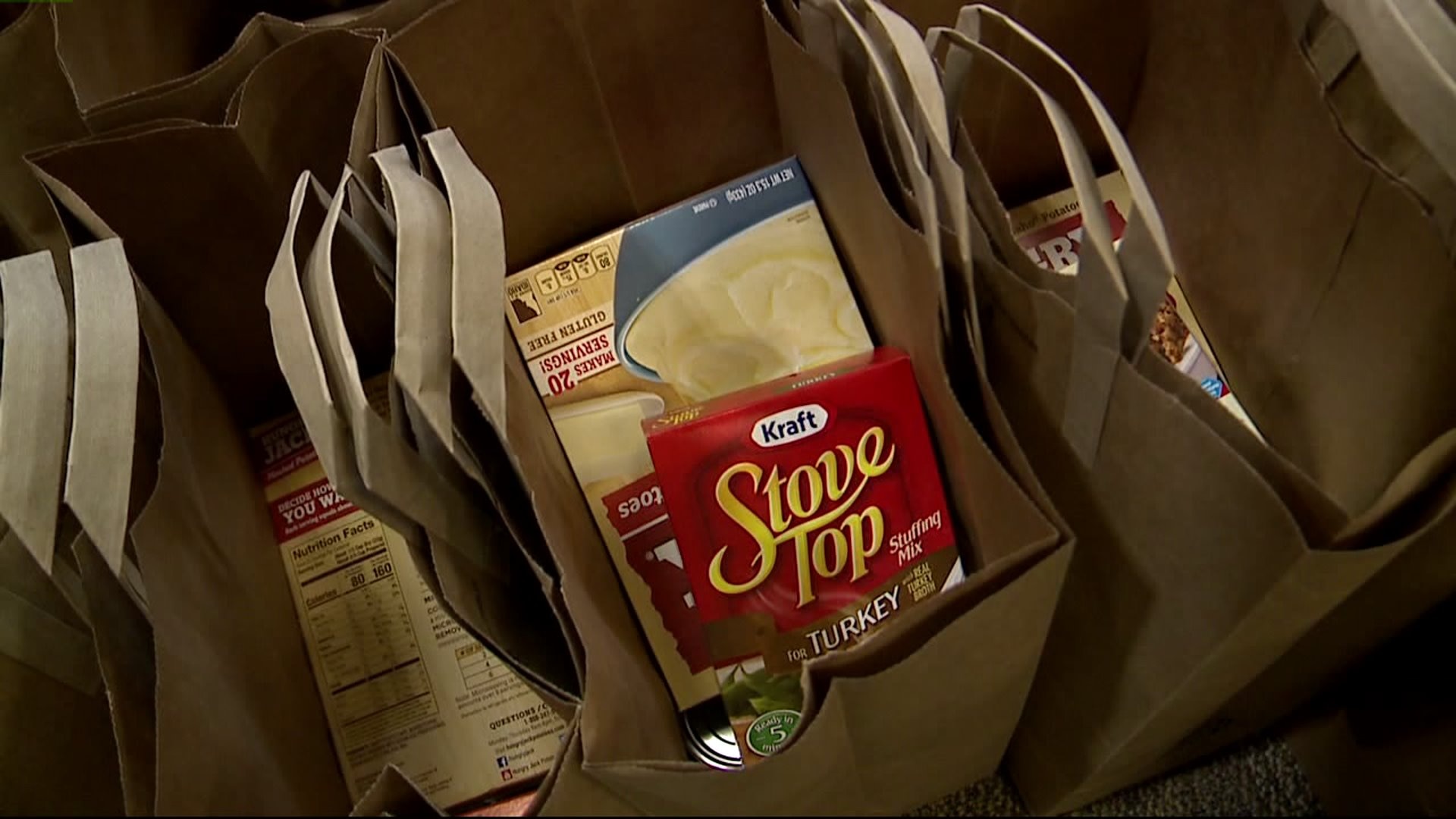 Aurora Family Service provides 3K+ families with Thanksgiving groceries