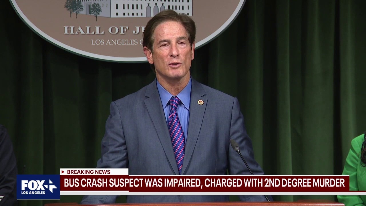 Suspect in fatal bus crash charged with murder, DUI