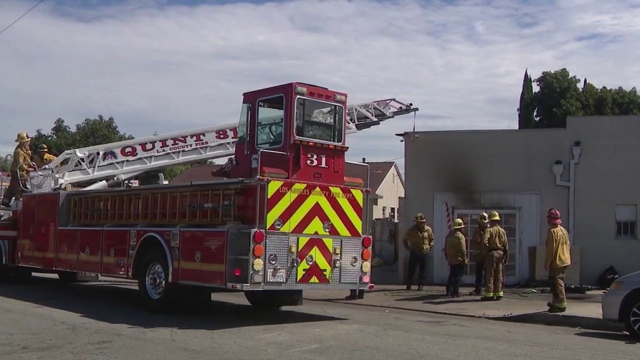 Gunmen shoot at Bellflower smoke shop worker