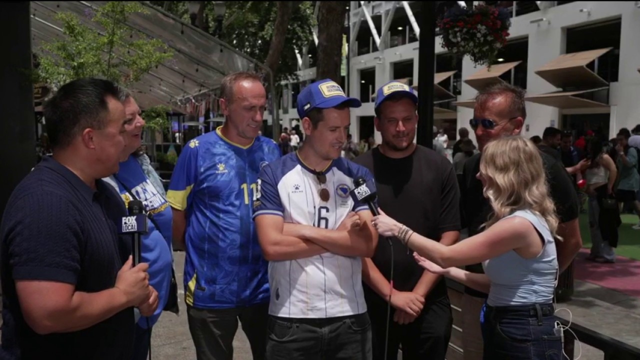 Bosnian family chants to root on their national team