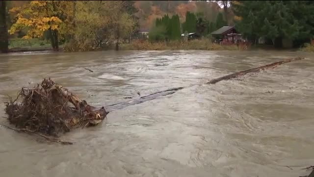 Swollen rivers spill into Snohomish County communities