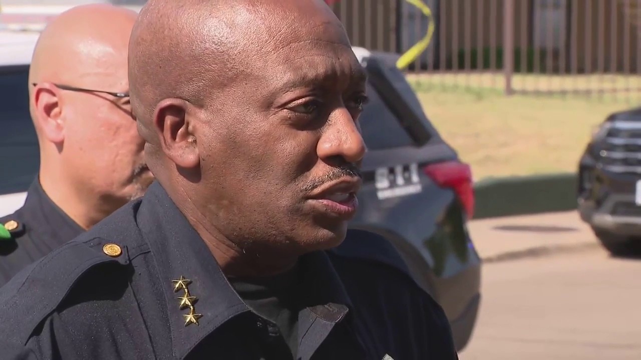 Dallas police update on stabbing suspect search | FULL