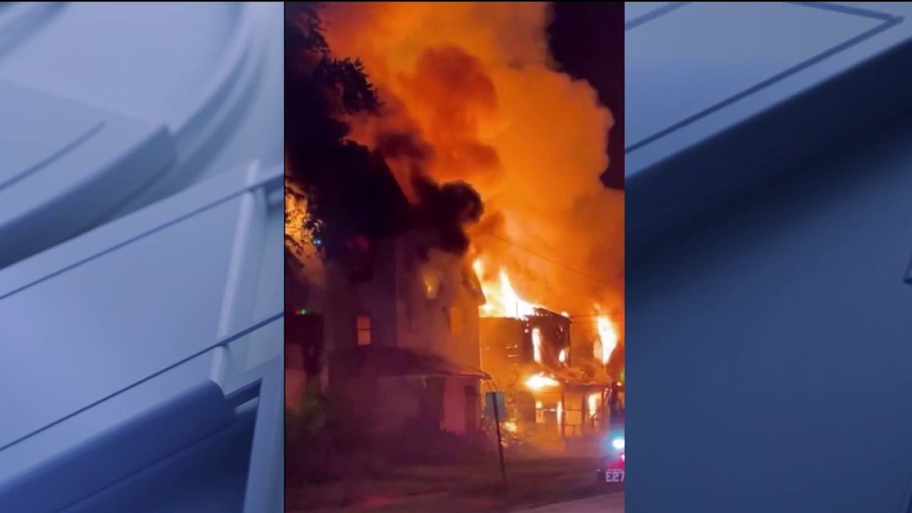 3 abandoned homes catch fire in Harvey