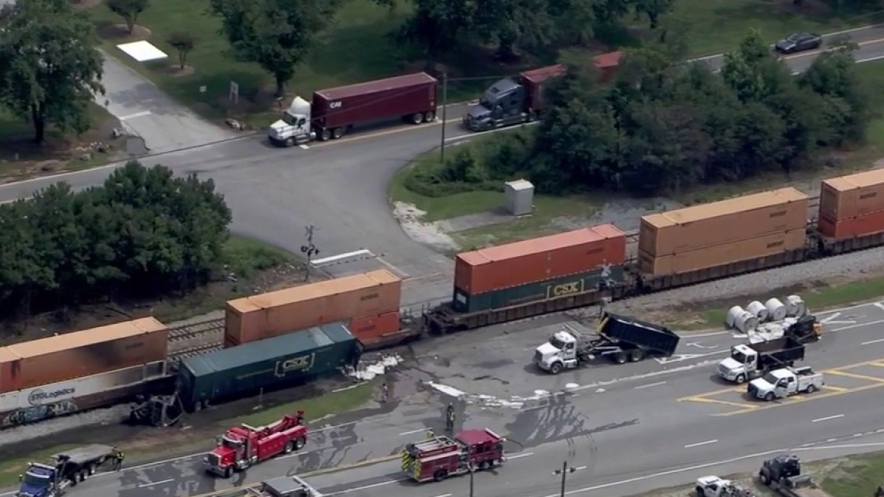 Train collision and derailment in Fairburn