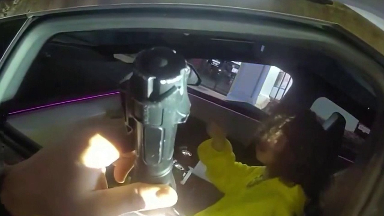 Bodycam shows arrest of King Harris
