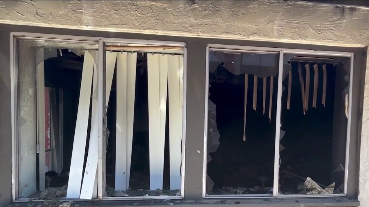 3 dogs dead, 5 people displaced in Glendale apartment fire