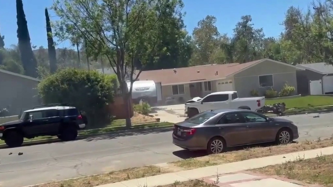 Simi Valley pursuit ends in fatal crash, police shooting