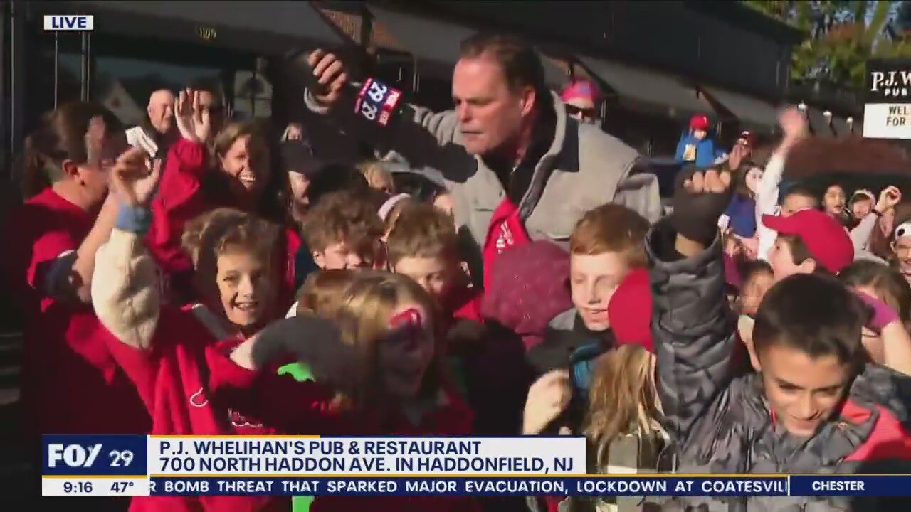 Phillies fans celebrate ahead of NLCS Game 3
