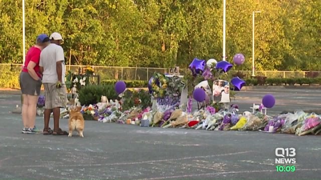 Memorial grows for 3 slain at Mukilteo shooting
