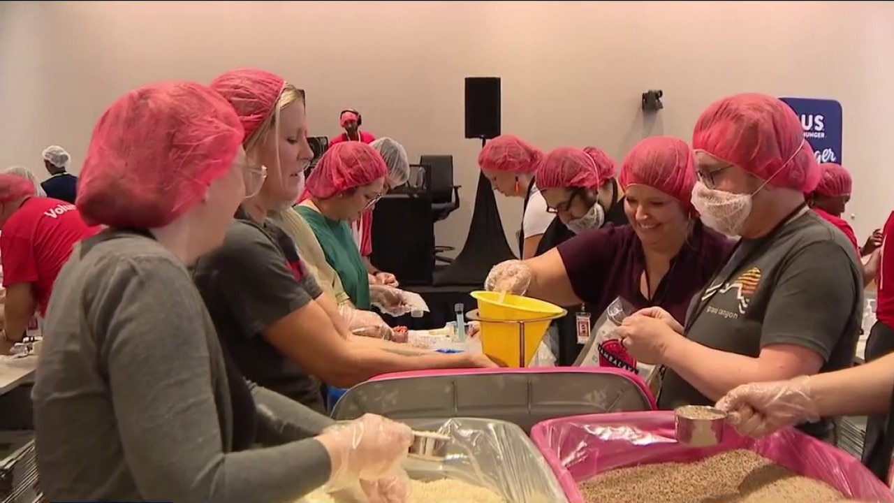 State Farm volunteers pack 150,000 meals in Tempe