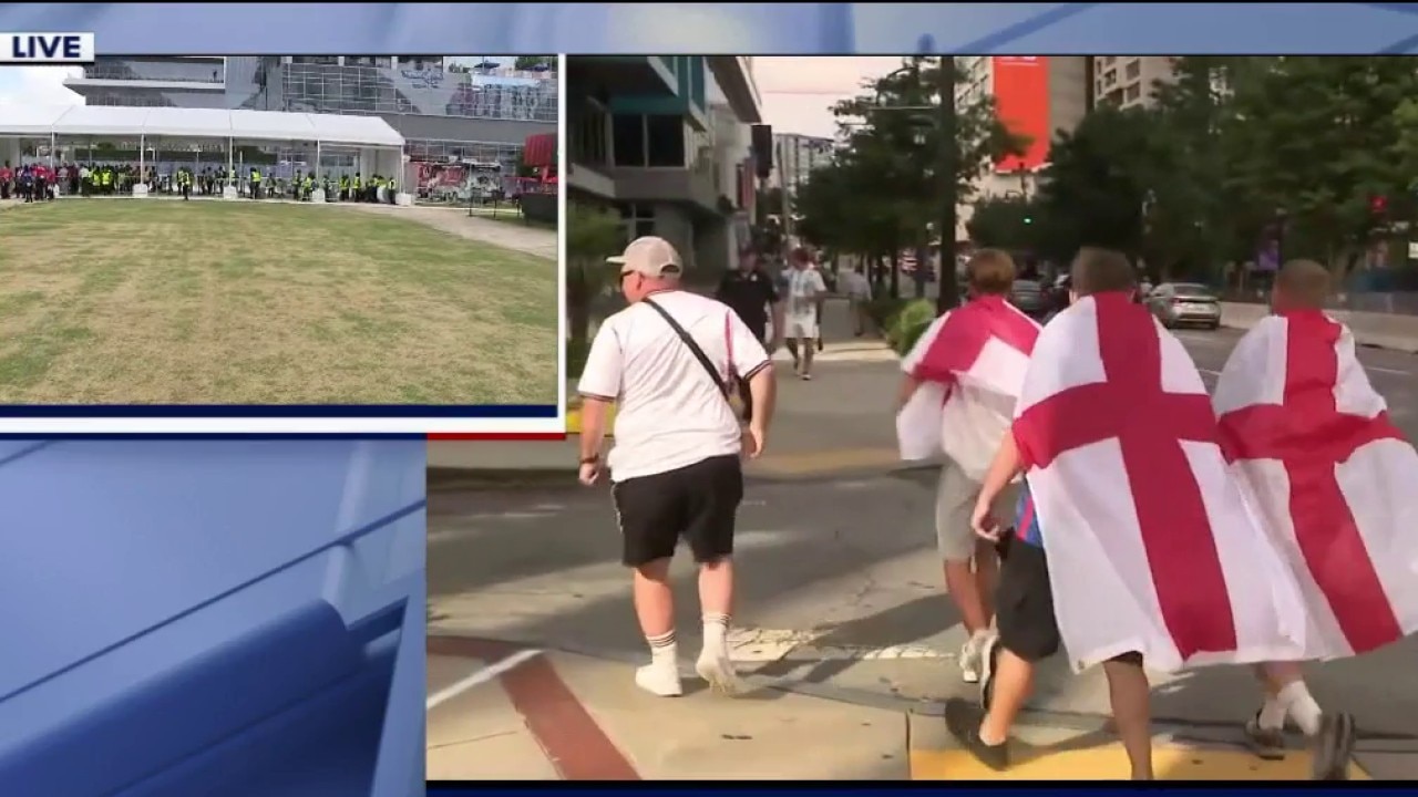 Fans beginning to arrive at Atlanta Stadium