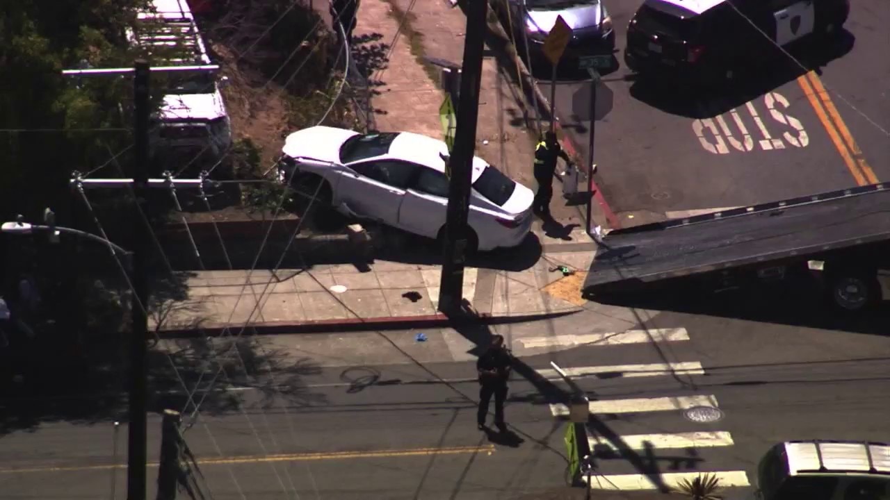 Oakland police investigate Laurel District crash