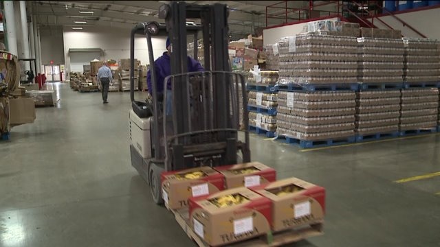 Sendik`s gives back to the community, helps feeds the hungry