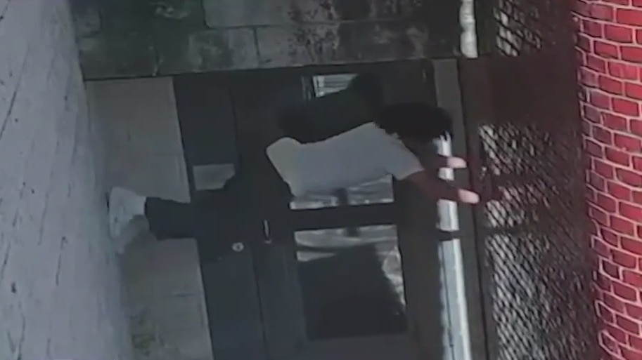 Penn. residents upset at slow response in inmate manhunt