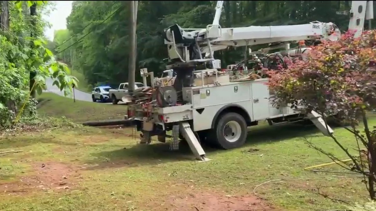 2 seriously hurt in crash involving 6 Northgate students