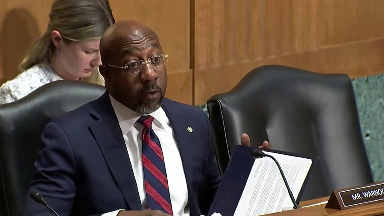 Sen. Warnock slams Sec. Kennedy for CDC 'chaos'