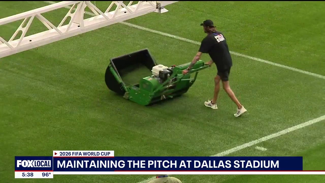 Crews keep Dallas Stadium's indoor grass elite