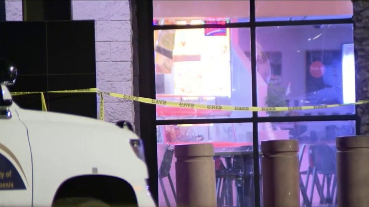 Shooting at West Phoenix mall leaves 1 dead