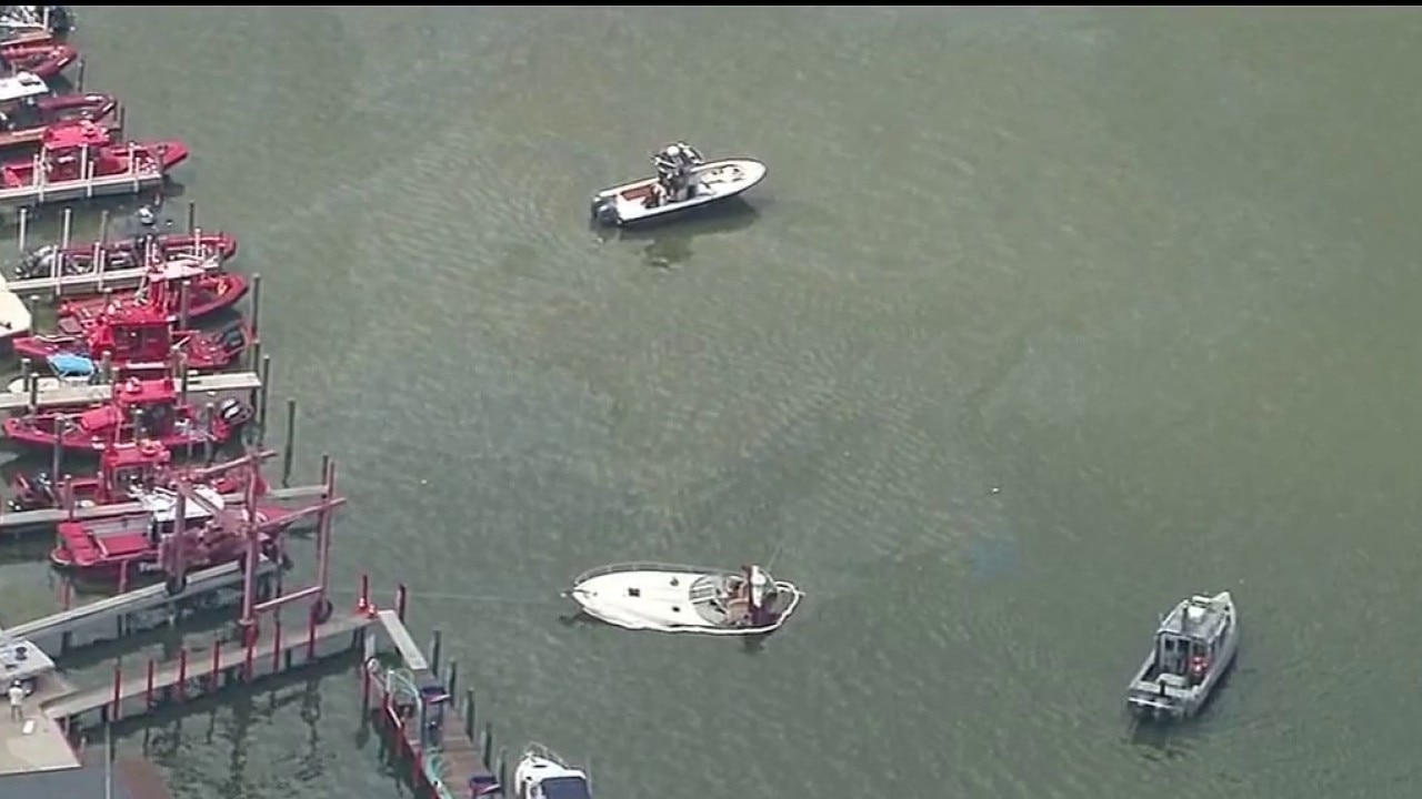 Several hurt in boat explosion on Lake St. Clair