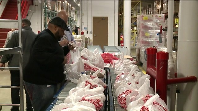 Fulfilling a need: Boxes of food delivered to seniors in one Milwaukee neighborhood