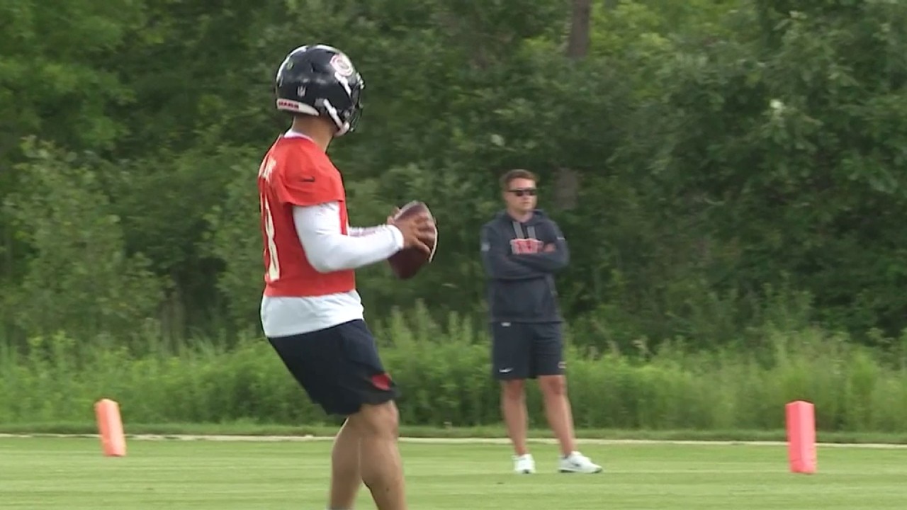 From Drowning to Thriving: Caleb Williams' Confidence Growing | Chicago Sports Tonight