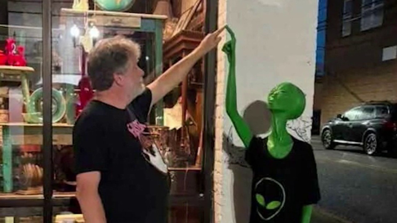 Abducted alien returns home to Statesboro shop