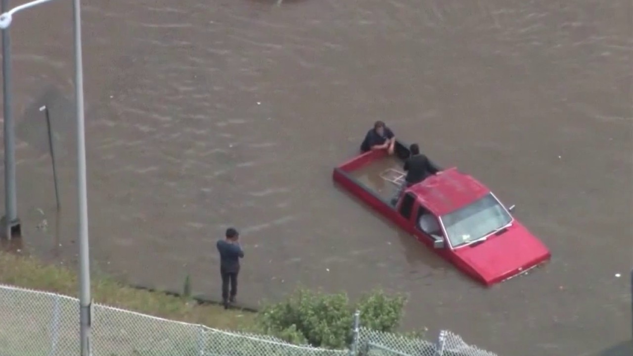Atlanta flash flood submerges Downtown Connector